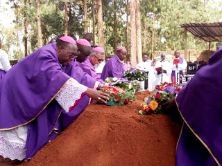 Bishops-paying-their-last-respect-to-late-Bishop-Kanyama-2