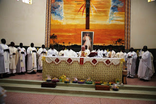 Bishop Franzelli (center) and priests during the Eucharistic celebration to mark the 52nd World Communications Day