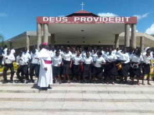 Bishop-Mtumbuka-sampling-the-dancing-skills-of-some-youths-from-St-Joseph-the-Worker-and-St-Marys-Parishes