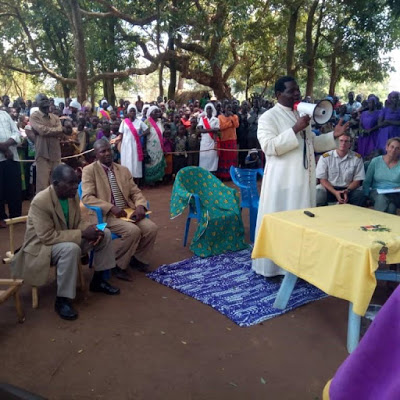 Bishop Hiiboro addressing people in his diocese during a past event