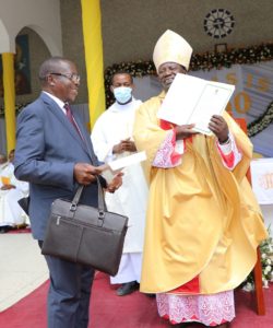 Cardinal Pengo receiving Certificate of Appreciation from President Samia Suluhu Hasan presented by Vice President Philip Mpango