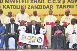 Rt Rev Augustino Shao of Zanzibar, Tanzania with the president, together with other bishops