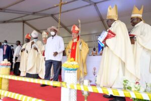 Apostolic Nuncio Luigi Bianco, other Bishops joined in group photo by President Yoweri Kaguta Museveni of Uganda on occasion of Beatification of Giuseppe Ambrozoli
