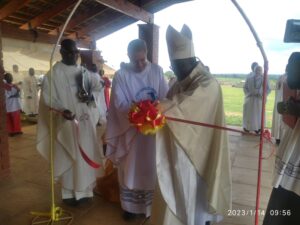 Archbishop Tambala helped by Fr. Markus cuts a ribon as he commissions Palotines House