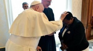Pope Francis with Uganda delegates