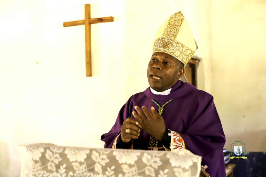 Bishop Mwakhwawa addressing the Congregants