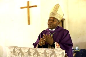 Bishop Mwakhwawa addressing the Congregants