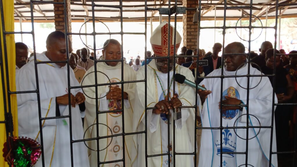 BISHOP KIBIRA CLOSING THEV DOOR OF HOPE