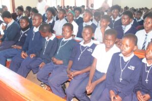 STUDENTS GATHER TO PRAY THE ROSARY